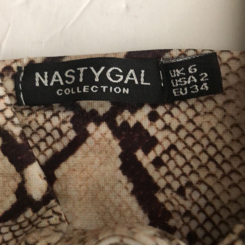 Nasty Gal Bikini Triangle  Swimsuit Snake High Leg SZ 2 Brown Tan - Picture 4 of 6